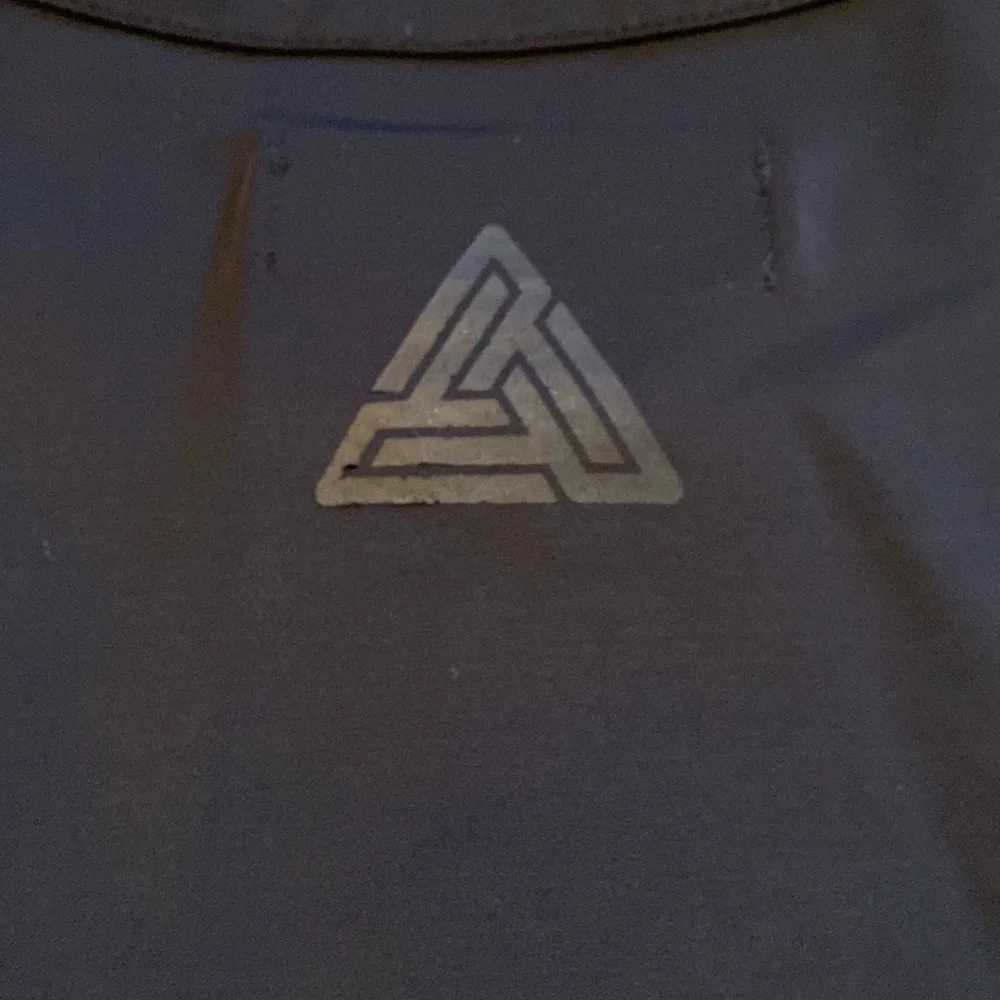 Black Pyramid Streetwear Top - Picture 10 of 13